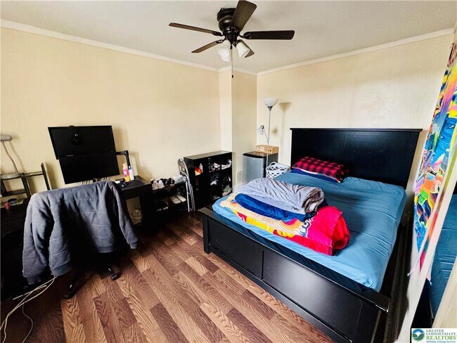 Building Photo - 1523 W Chew St