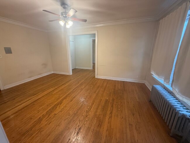 Building Photo - 18 E Northwest Hwy