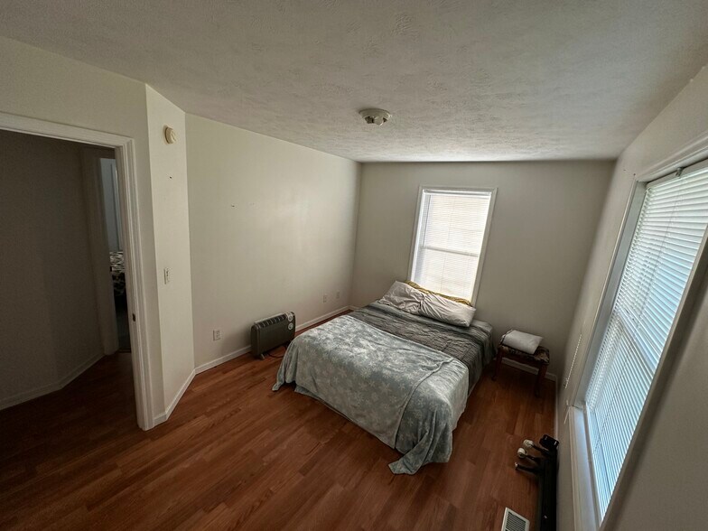 Building Photo - 4438 Morningside Dr SE
