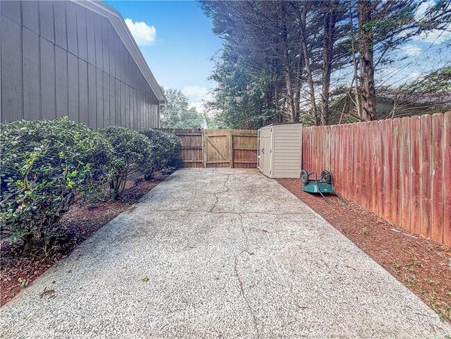 Building Photo - 1552 Blackwell Rd