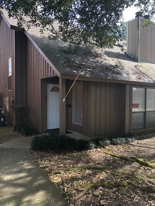 Building Photo - 1324 Sharlo Ave