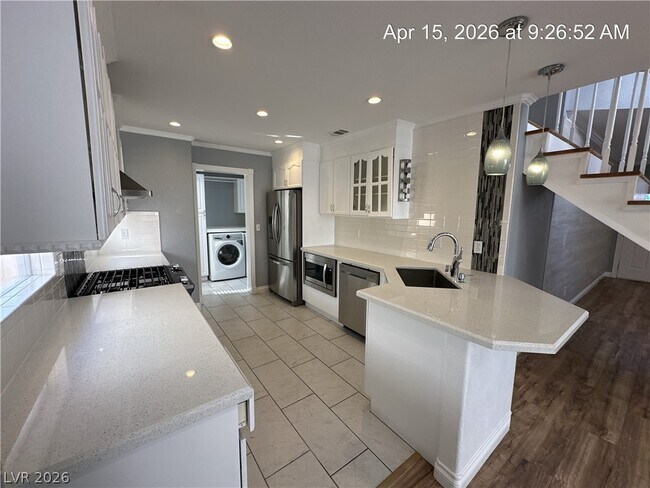 Building Photo - 8848 Hampton Green Ave