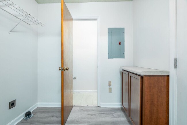 Building Photo - 118 Roberta Dr