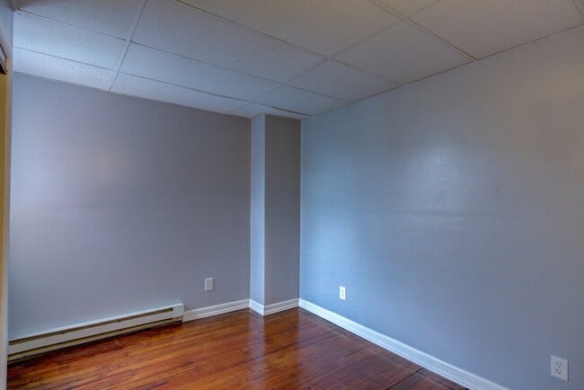 Building Photo - 593 N Plum St