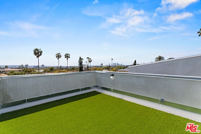 Building Photo - 1223 Hayworth Ave