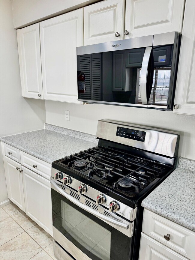 Building Photo - 34 Bergen Ridge Rd