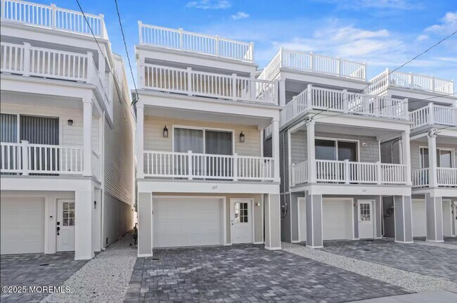 Building Photo - 207 Carteret Ave