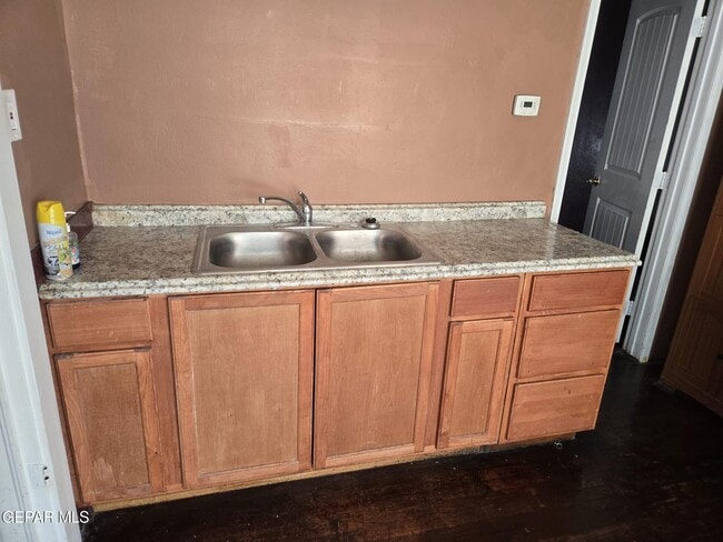 Building Photo - 3214 Douglas Ave