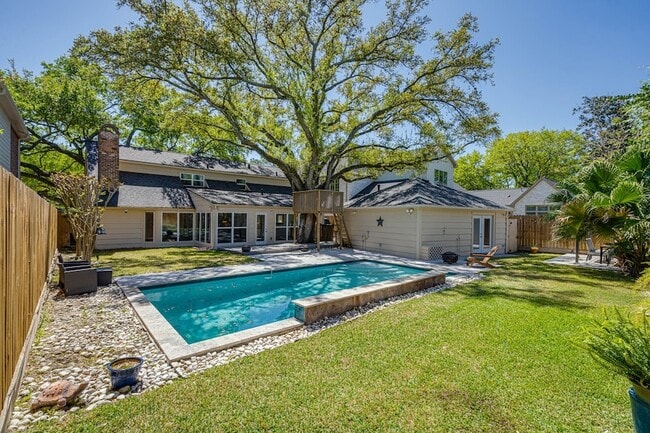 Building Photo - 12458 Woodthorpe Ln