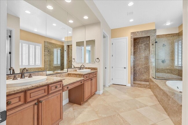 Building Photo - Stunning 1-story home in the prestigious Club at Madeira Canyon guard gated community!