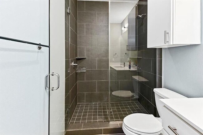 Building Photo - 2002 E 7th St