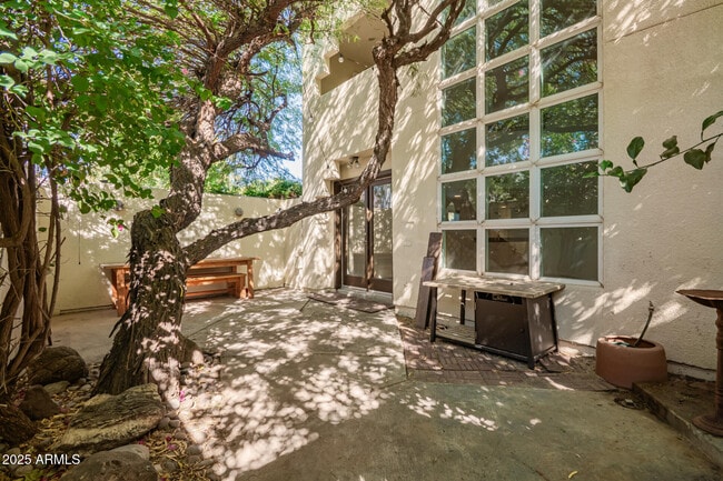 Building Photo - 21 W Pasadena Ave