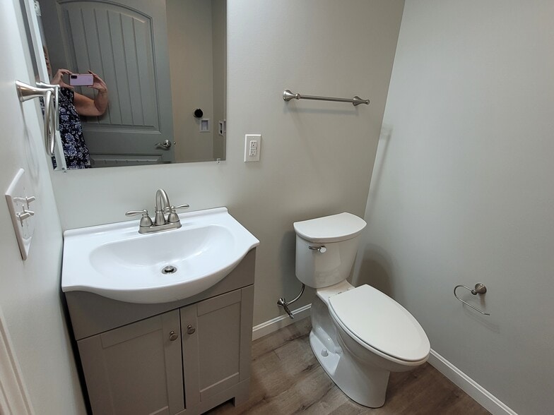 Building Photo - 8 Juniper Ln