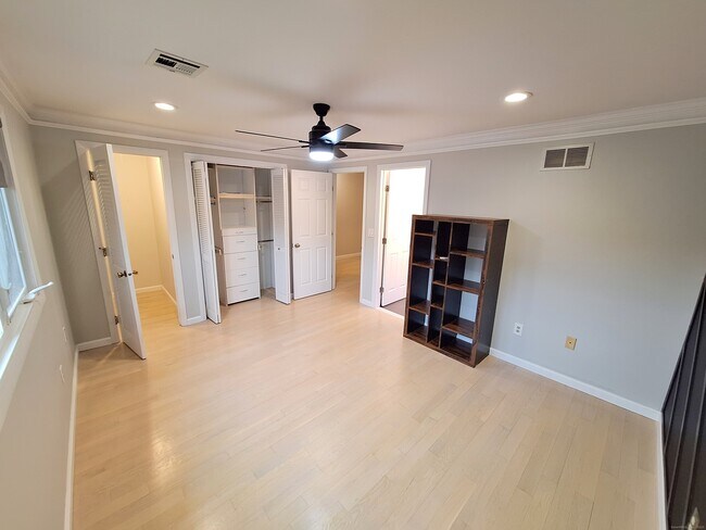 Building Photo - 238 Skyview Dr