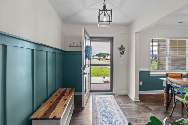 Building Photo - 410 Silverstone Pl