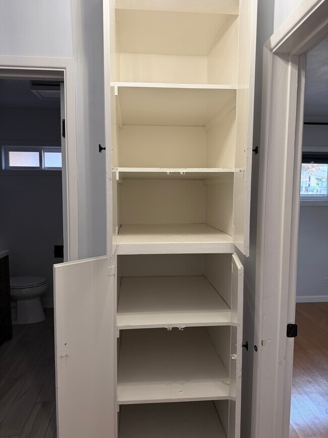 Building Photo - 409 N Park Ave