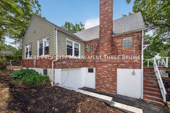 Building Photo - 130 S Barat Ave