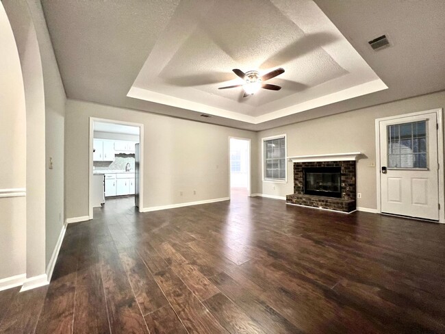 Building Photo - AVAILABLE JUNE [NO PETS PERMITTED]