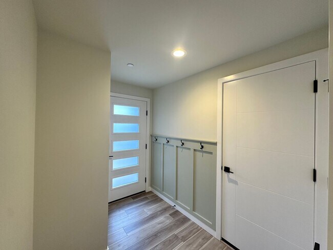 Building Photo - South Everett Townhome