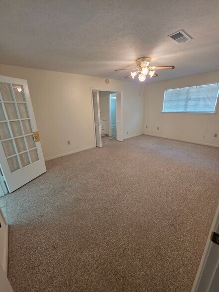 Building Photo - 307 Lakeside Dr