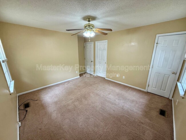 Building Photo - 204 W Barbee St