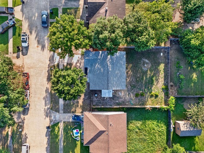Building Photo - 24114 4 Sixes Ln