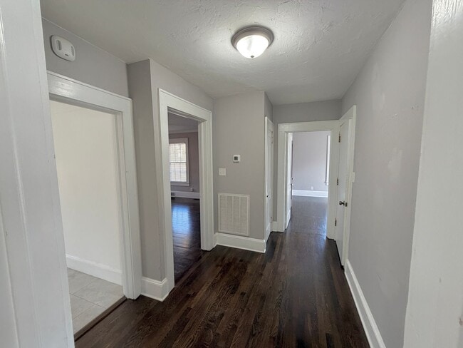 Building Photo - Statesville Downtown - 2BR / 1BA