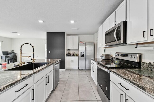 Building Photo - 7380 Sail Clover Ln