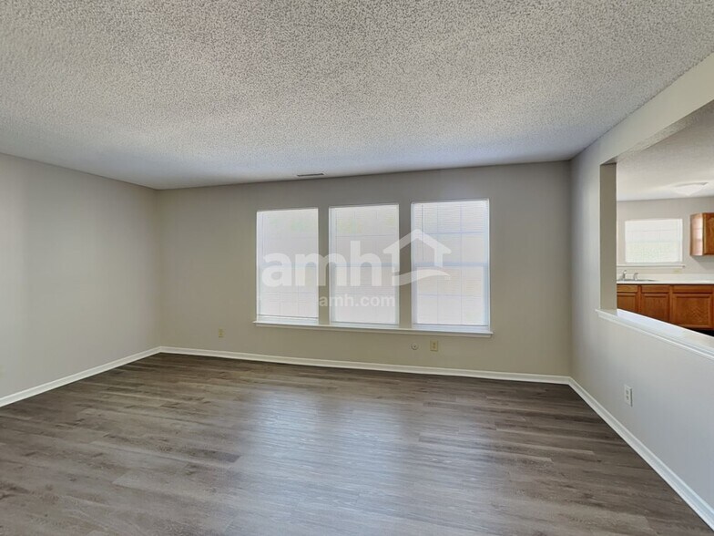 Building Photo - 6860 Maywood Cir