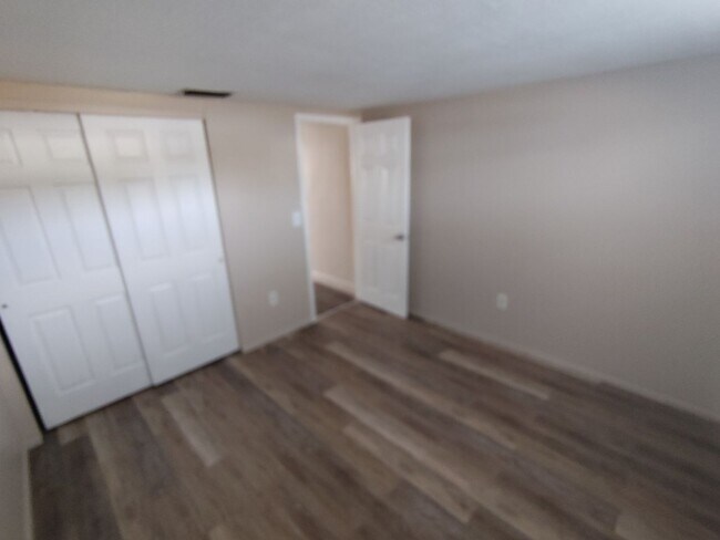 Building Photo - 4136 Shoreline Dr