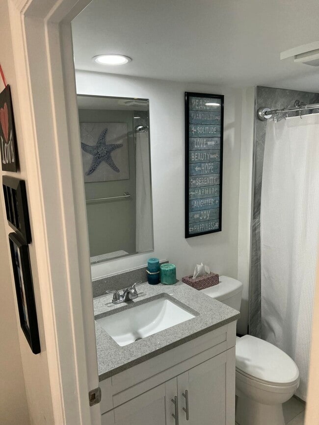 Building Photo - 2101 21st Ln