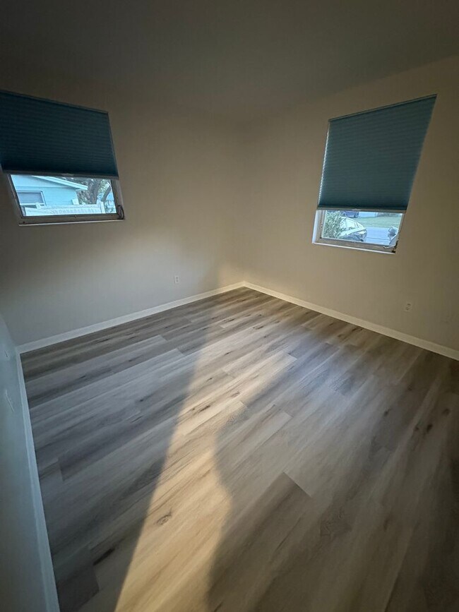 Building Photo - Great 2 large Bedrooms and 2 bath Beauty! Wonderful location. Call Sheila 407-687-7900