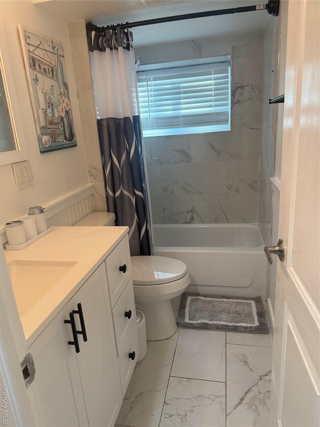 Building Photo - 1029 Commack Rd