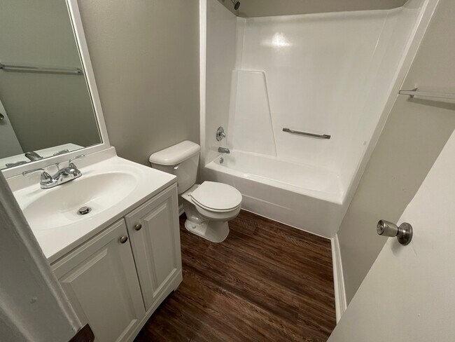 Building Photo - 15 McArthur Dr