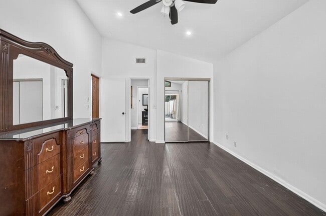 Building Photo - 7813 Kenway Pl W
