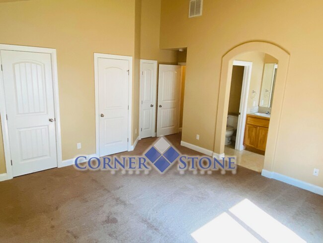 Building Photo - Middleton Home with Community Pool!