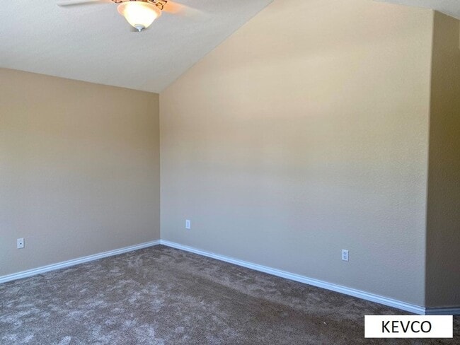 Building Photo - Amazing Three Bedroom Home With Office Space