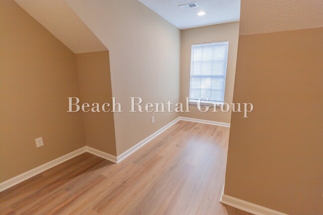 Building Photo - End Unit Townhome in Carolina Forest