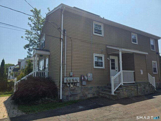 Building Photo - 244 Peat Meadow Rd