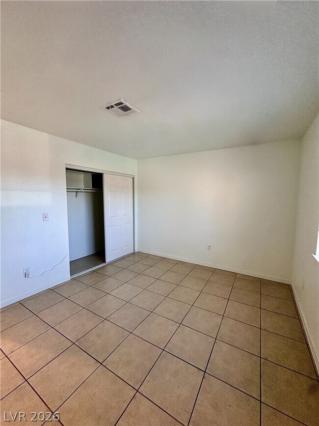 Building Photo - 5054 Spencer St