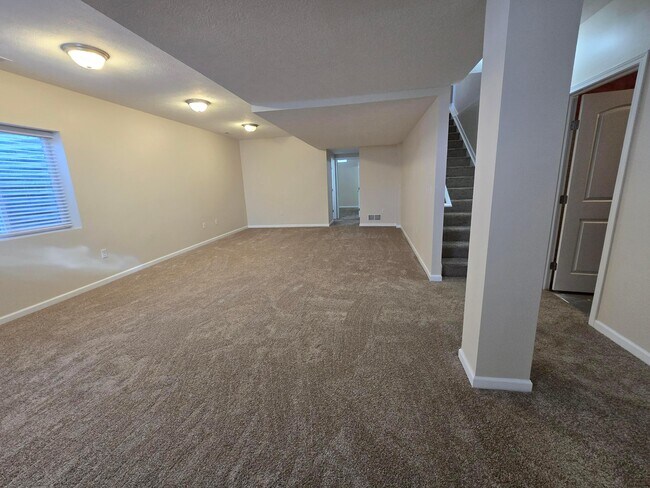 Building Photo - 140 Saddlebred Cir