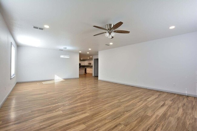 Building Photo - 1207 N Essex Ave