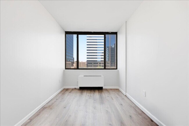 Building Photo - 45 River Dr S