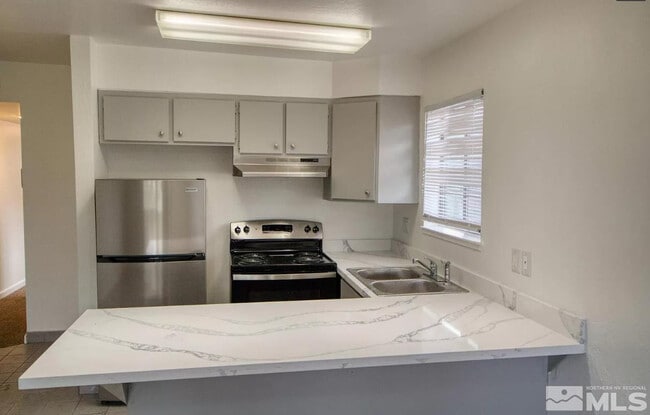 Building Photo - 1446 Model Wy