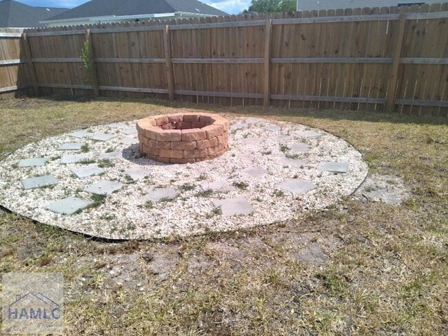 Building Photo - 729 Burke Dr