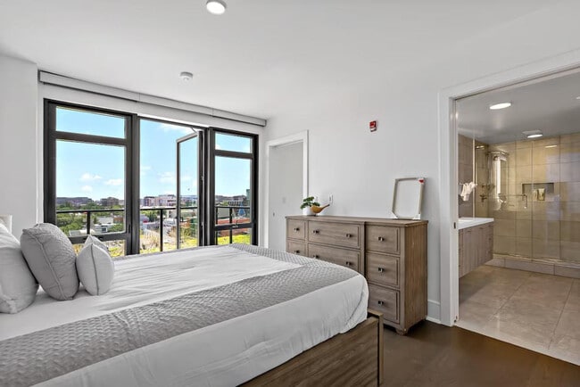 Building Photo - 1611 8th St NW