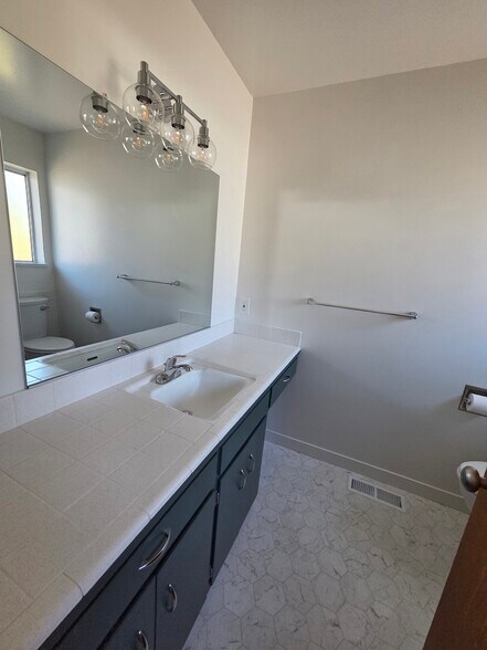 Building Photo - 827 Norvell St