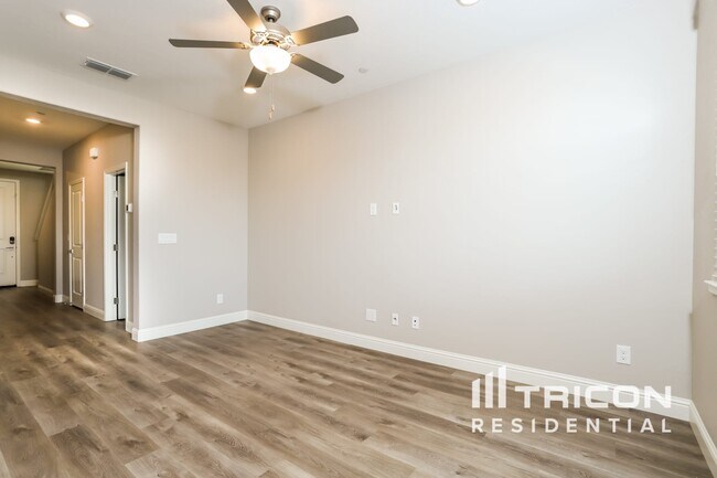 Building Photo - 2171 Comstock Ln