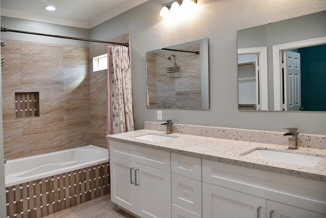 Building Photo - 5046 Van Fleet St