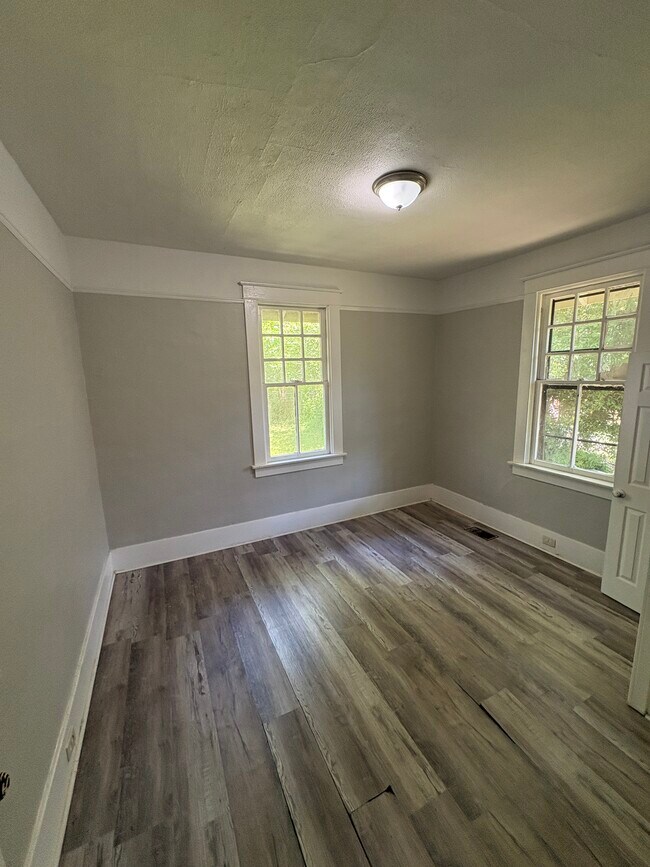 Building Photo - 2009 Palmetto St